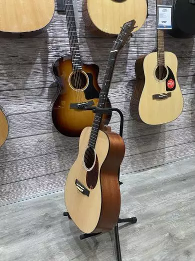 Martin Guitars - 000JR-10 2